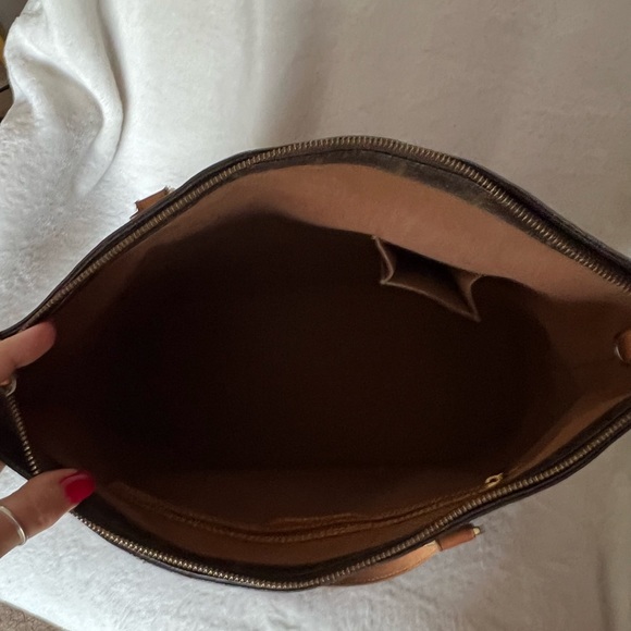 LOUIS VUITTON Monogram Cabas Mezzo Tote Bag - AUTHENTIC And BEAUTIFUL! - Picture 9 of 15